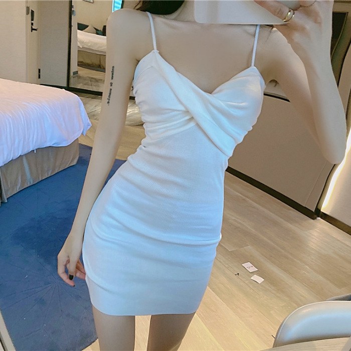 Vestido mini ceñido con nudo frontal