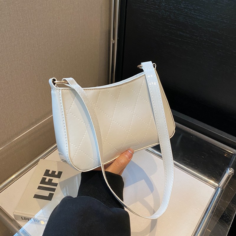 (imagen de) Bolso baguette acolchado con acabado metalizado