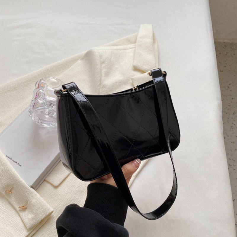 (imagen de) Bolso baguette acolchado con acabado metalizado