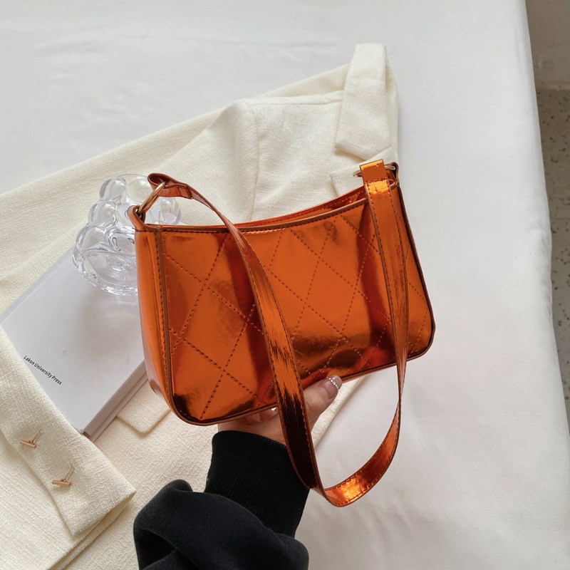 Bolso baguette acolchado con acabado me…