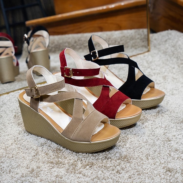 (image for) Cross-strap platform wedge for easy leisure styling