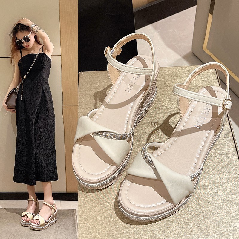 (image for) Wedge sandal with twisted front and shimmering strap
