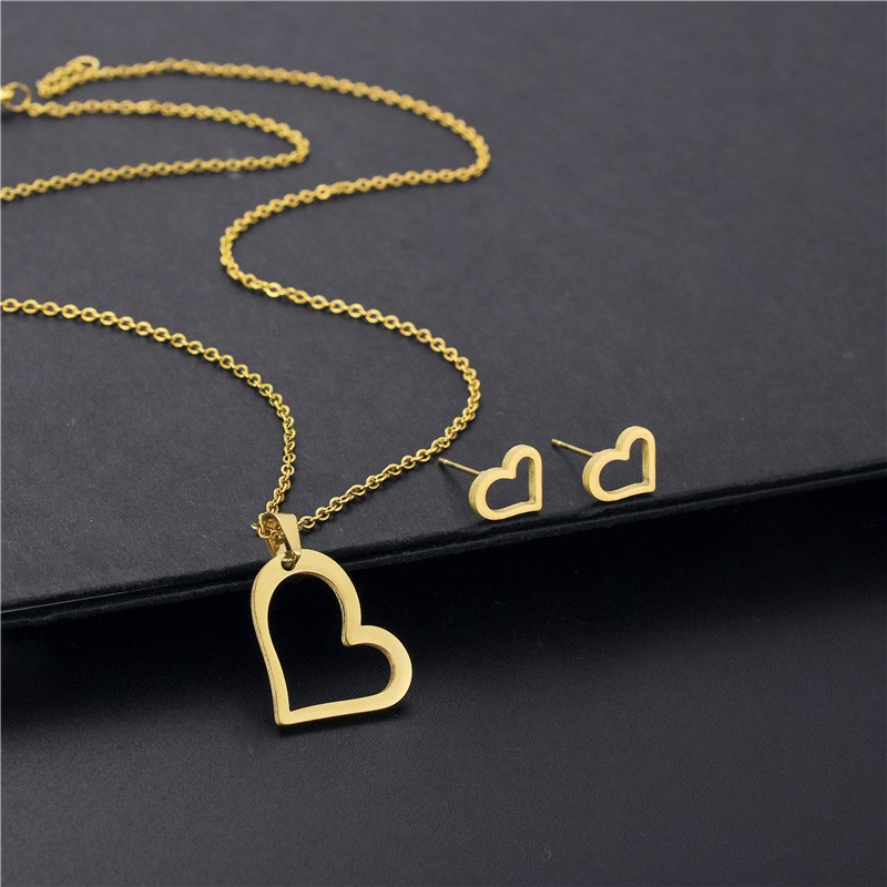 (imagen de) Conjunto de collar y pendientes corazón dorado