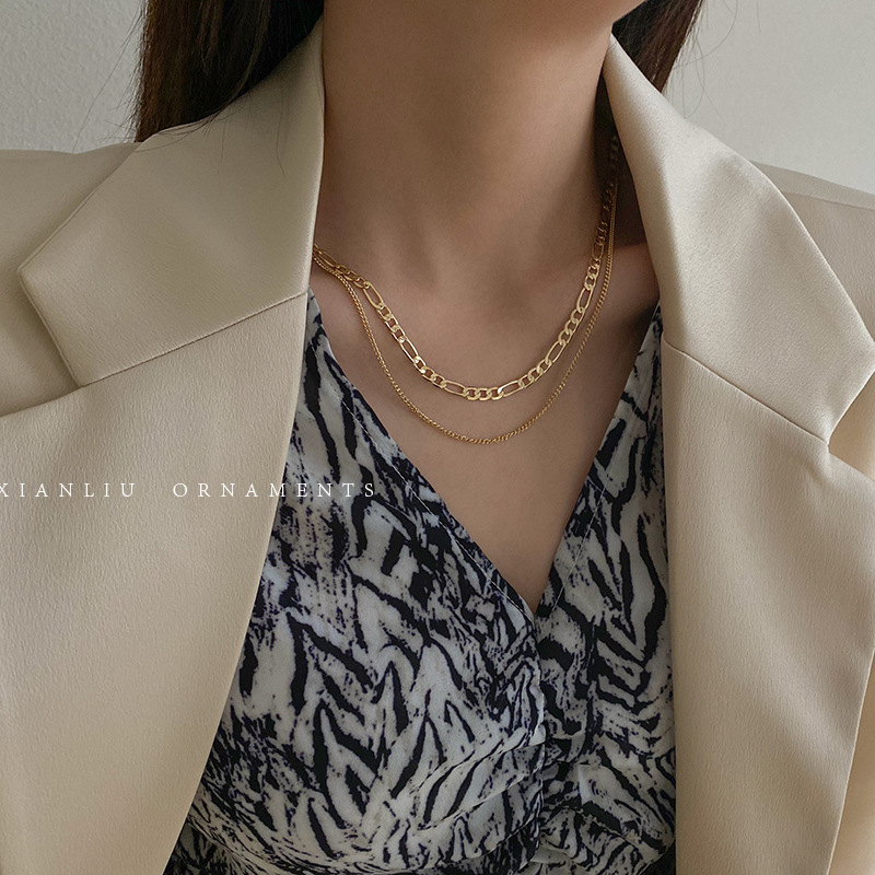 (imagen de) Set collar doble eslabón y cadena fina tono dorado