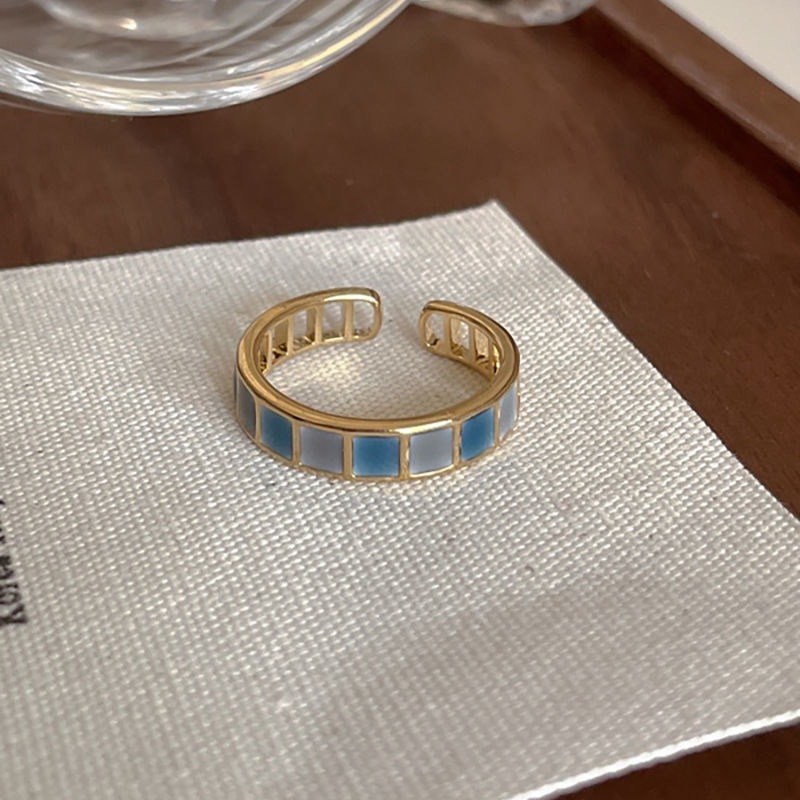(image for) Adjustable ring with square enamel in a gold tone