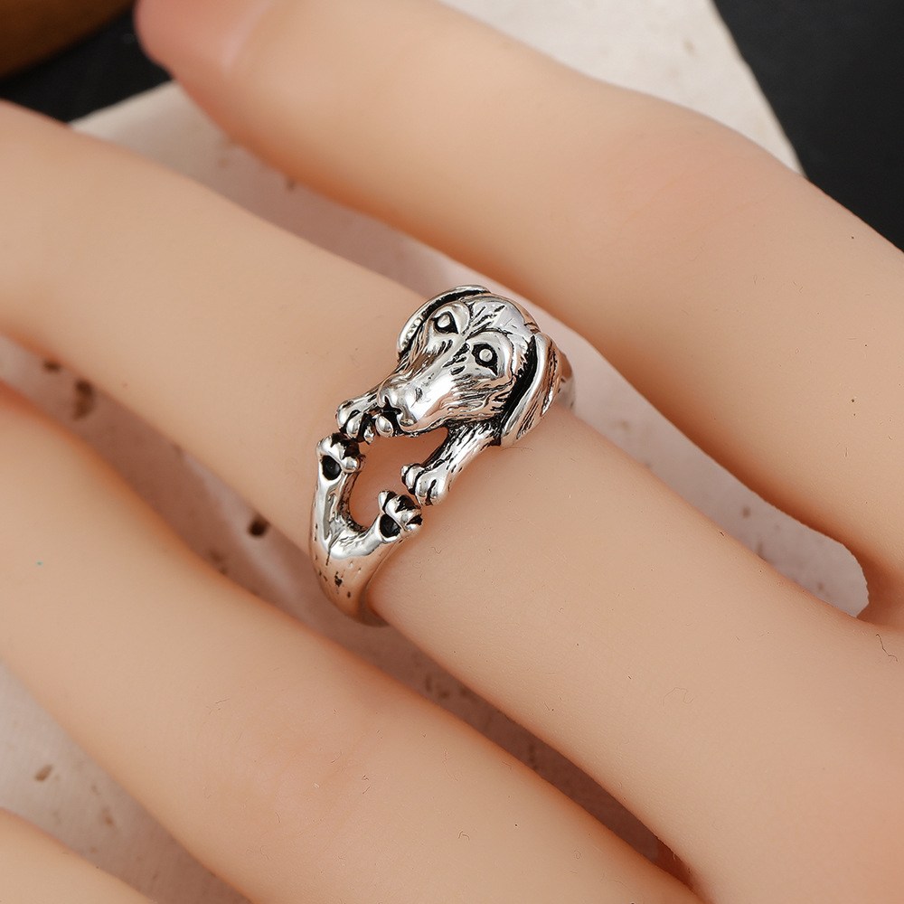 (imagen de) Anillo ajustable con figura de perro en tono plateado