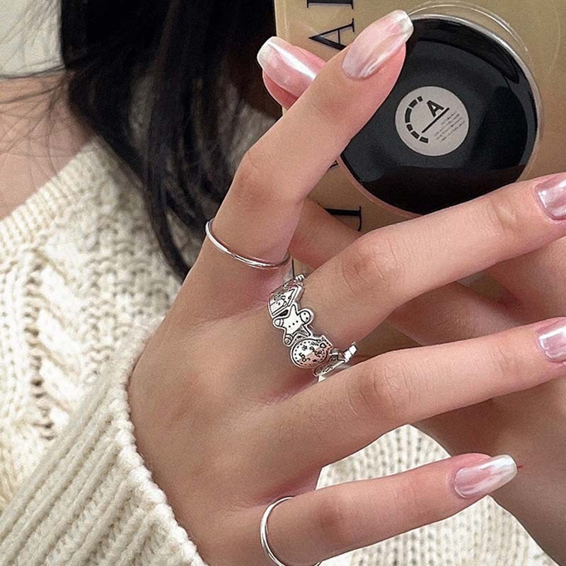 Anillo ajustable con figuras en tono plateado (imagen de) Anillo ajustable con figuras en tono plateado