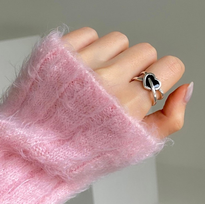 Anillo ajustable con corazón esmaltado en tono plateado (imagen de) Anillo ajustable con corazón esmaltado en tono plateado