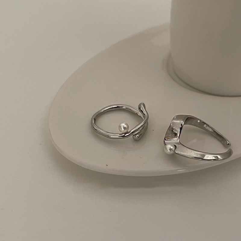 (imagen de) Set de anillos ajustables con perla en tono plateado