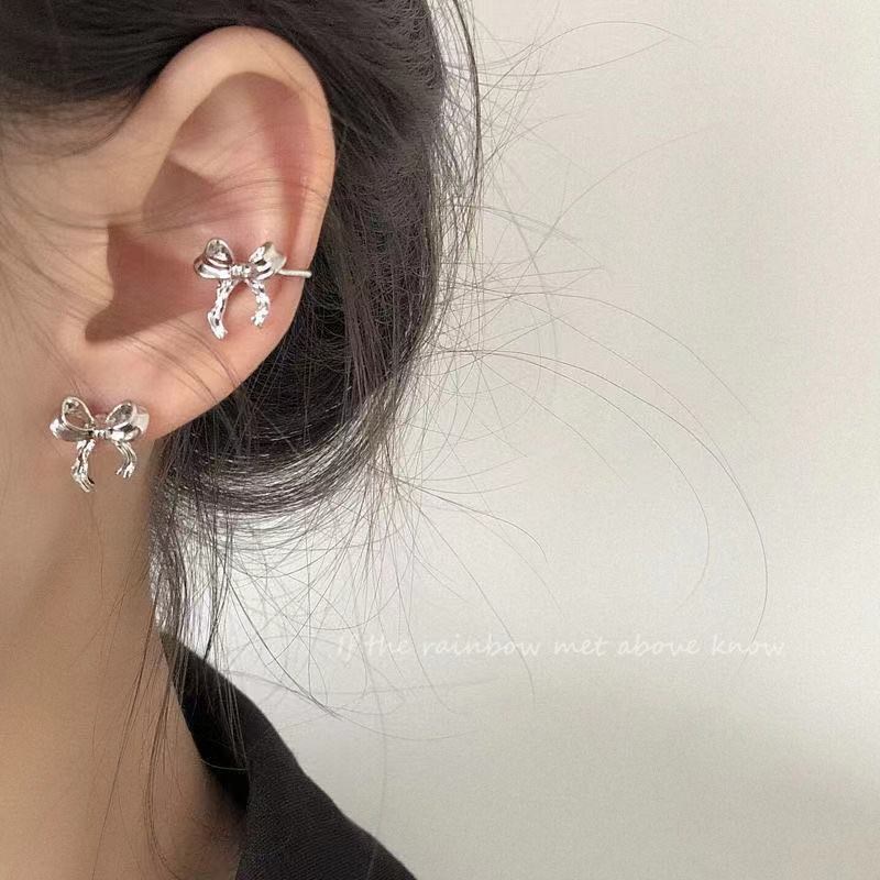 (imagen de) Pendientes pequeños de aleación con lazo plateado
