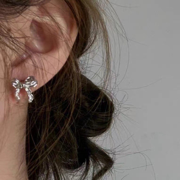 (imagen de) Pendientes pequeños de aleación con lazo plateado