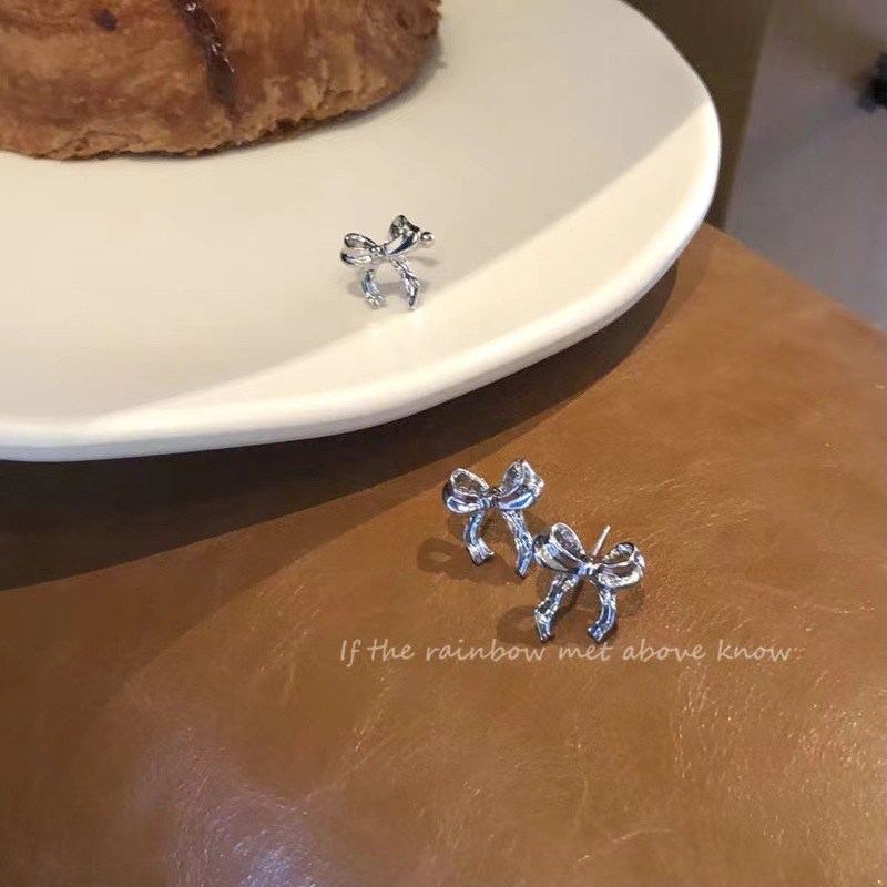 (imagen de) Pendientes pequeños de aleación con lazo plateado