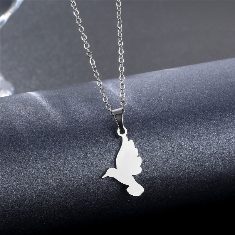 (imagen de) Collar de acero con colgante paloma pulido