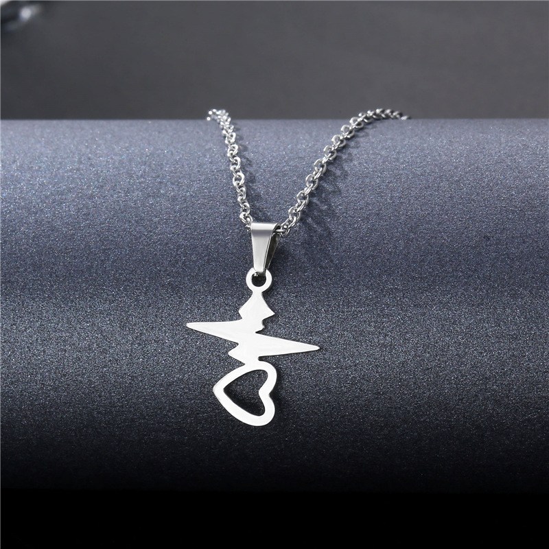 (imagen de) Collar de acero latido con colgante corazón pulido
