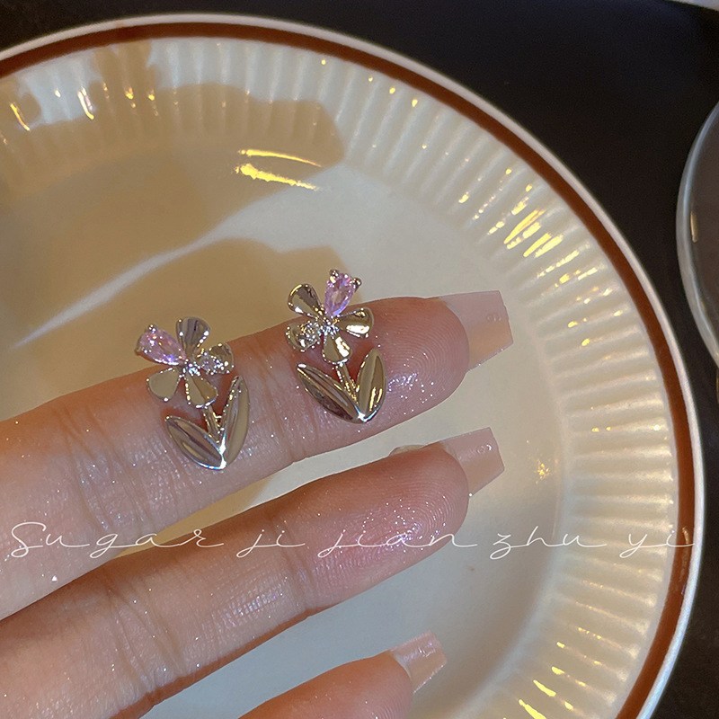 (imagen de) Pendientes tipo botón flor con zirconia cúbica, acabado plateado