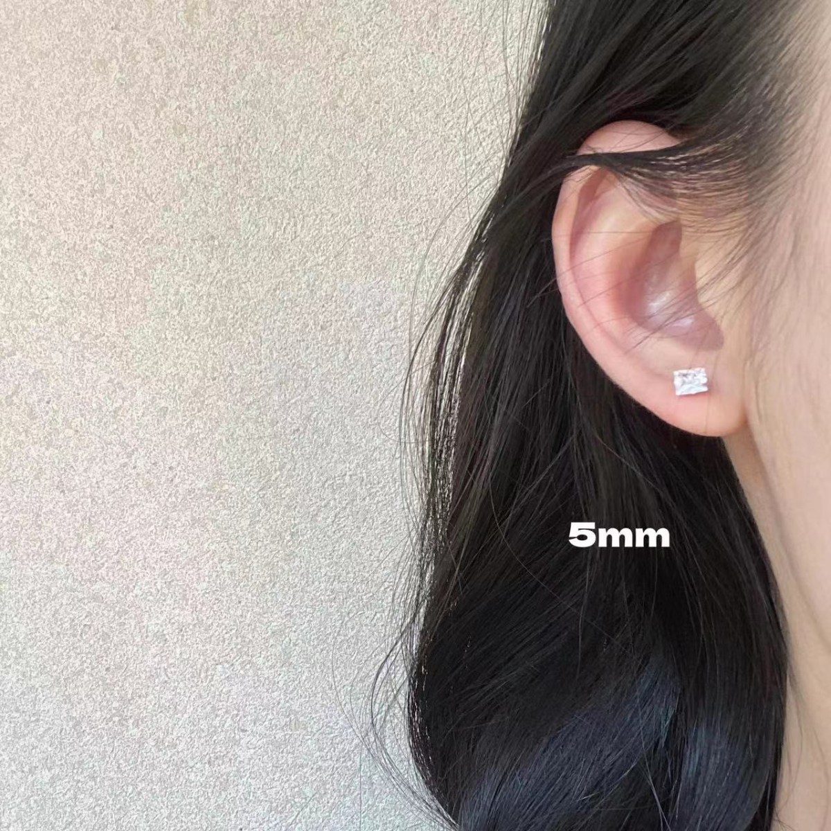 (imagen de) Pendientes de zirconia cuadrados, tallas múltiples, acabado brillante