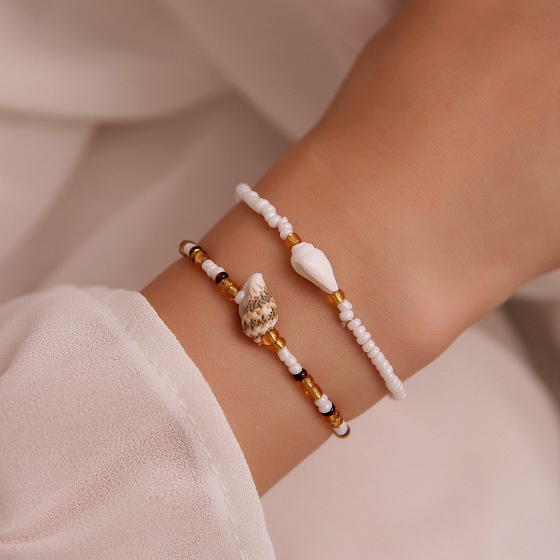 (imagen de) Pulsera elástica de perlitas con concha