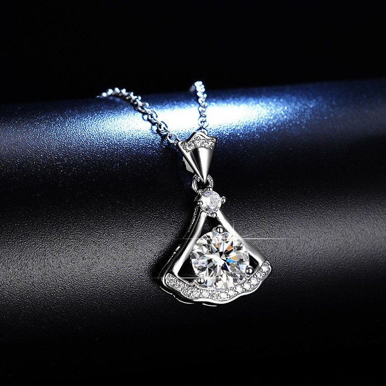 Colgante collar abanico triangular con cristal central brillante (imagen de) Colgante collar abanico triangular con cristal central brillante