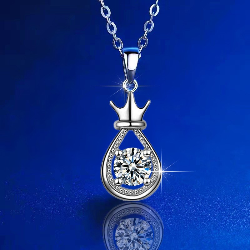 (imagen de) Collar colgante lágrima con corona y piedra central brillante