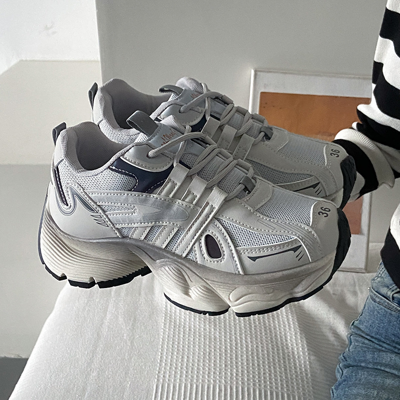 Zapatilla chunky deportiva con suela plataforma y paneles de malla (imagen de) Zapatilla chunky deportiva con suela plataforma y paneles de malla