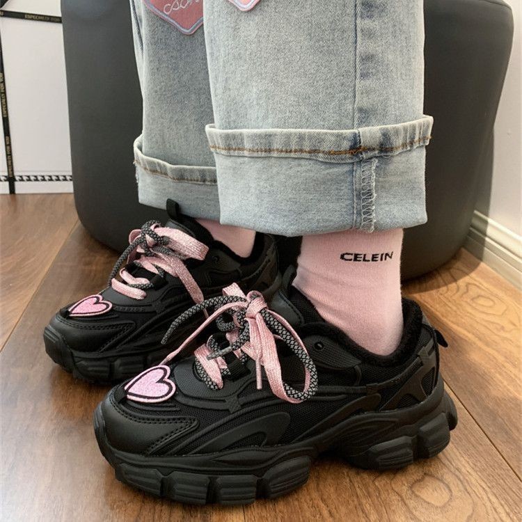 (imagen de) Zapatillas chunky con parche corazón y cordones metalizados