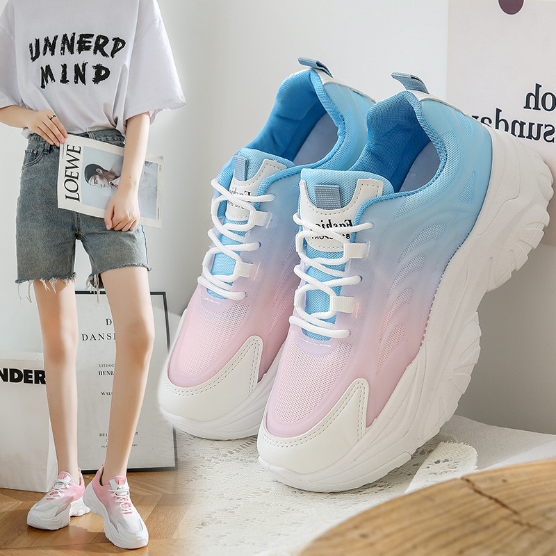(imagen de) Zapatilla chunky con degradado pastel y suela voluminosa