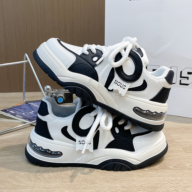 (imagen de) Zapatilla chunky panelada con suela gruesa