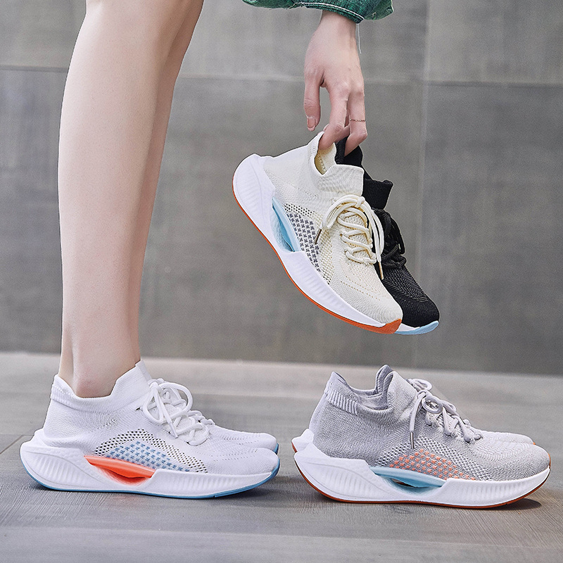 Zapatilla deportiva calcetín con tejido knit y suela voluminosa (imagen de) Zapatilla deportiva calcetín con tejido knit y suela voluminosa