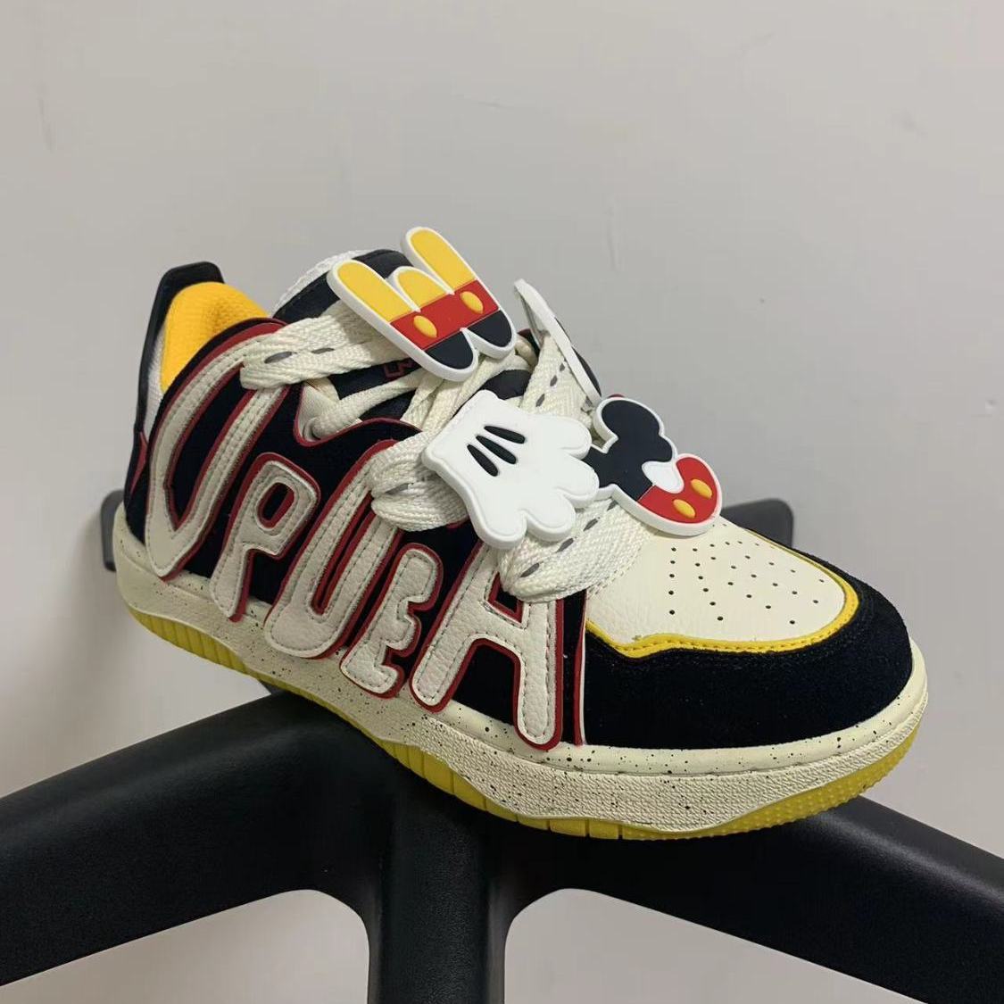 (image for) Low-top sneaker with 3D side lettering and lace charms