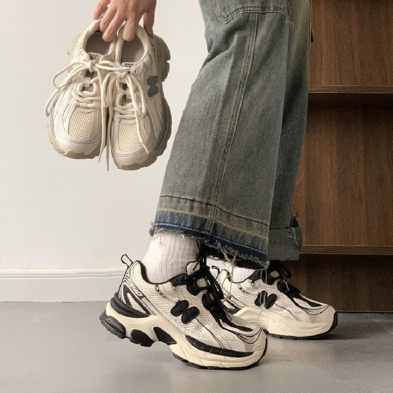 Zapatilla chunky con suela elevada y pa…