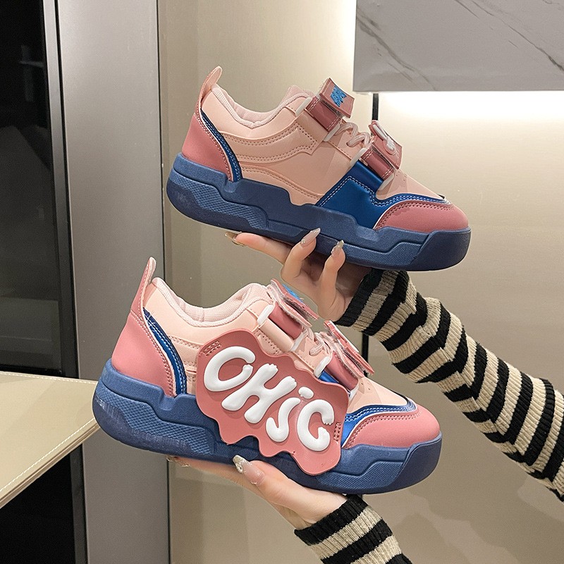 (imagen de) Zapatilla chunky con placa lateral 3D y cierre velcro