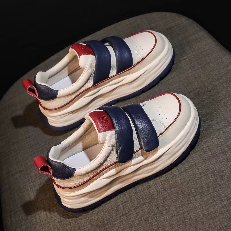 (imagen de) Zapatilla chunky con doble velcro y suela plataforma