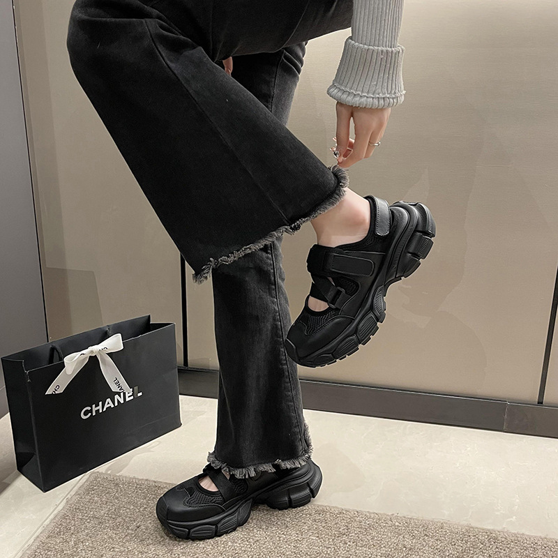 (image for) Chunky closed-toe sport sandal