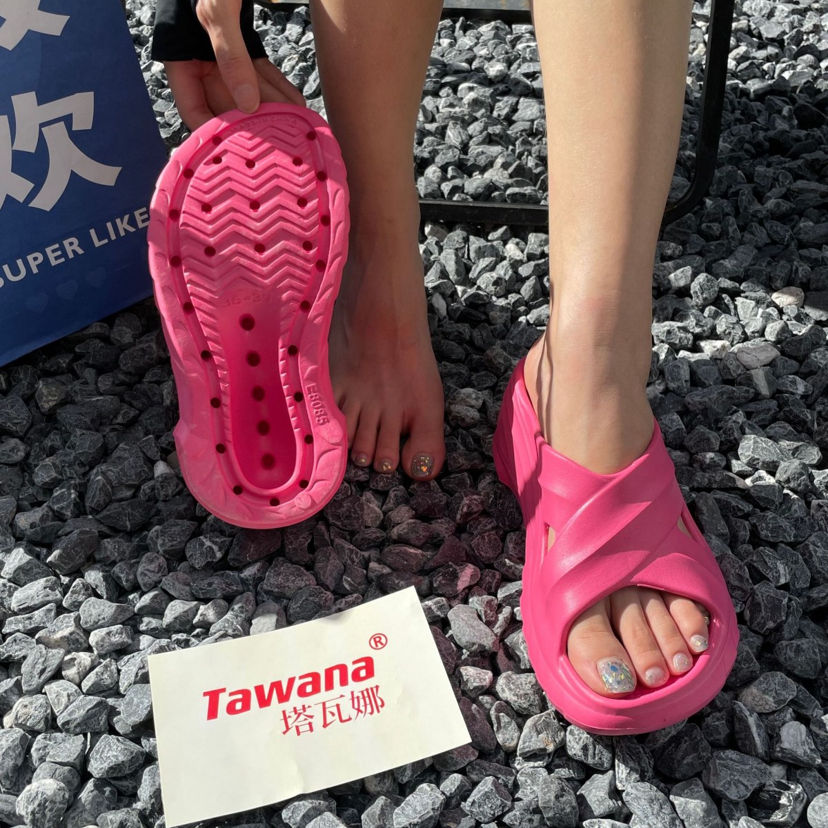 (image for) Ultralight platform slide with molded wide strap