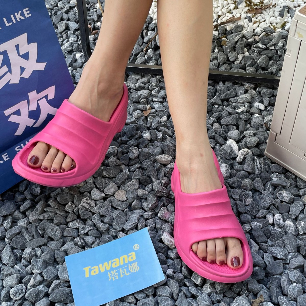 (image for) Ultralight platform slide with molded wide strap