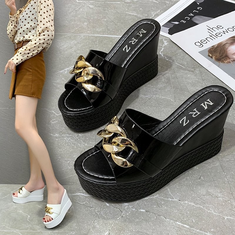 (image for) Platform slide with chain detail for polished casual looks