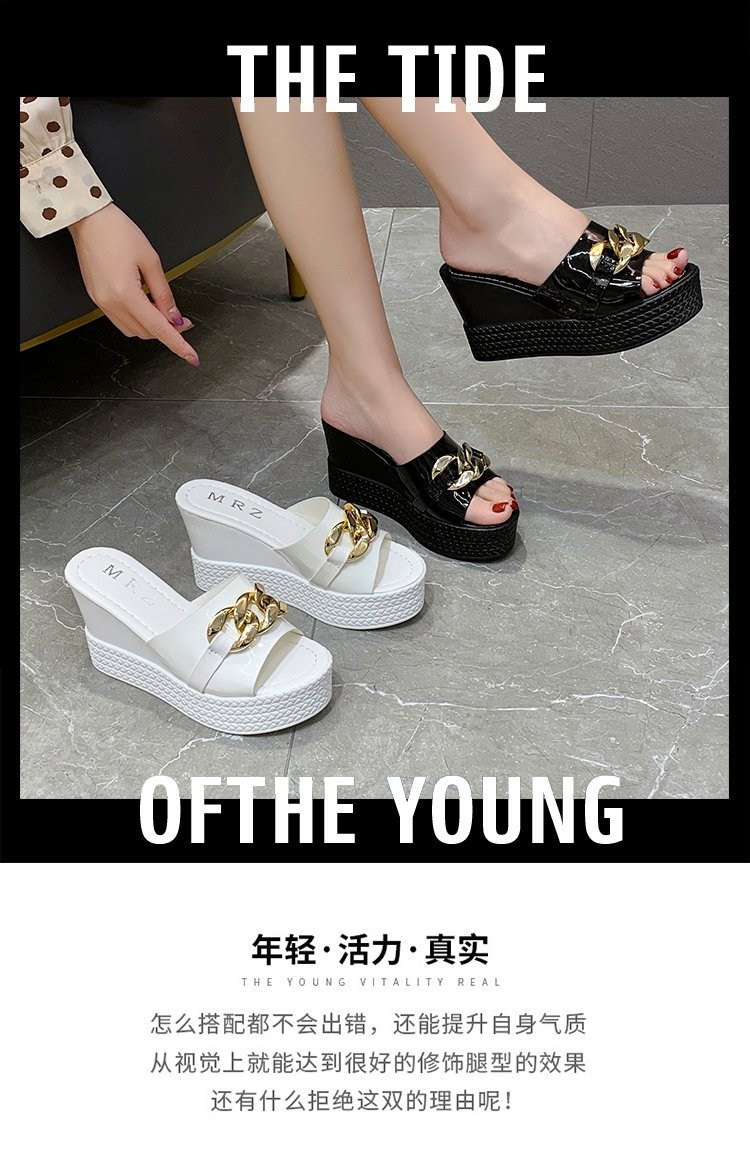 (image for) Platform slide with chain detail for polished casual looks