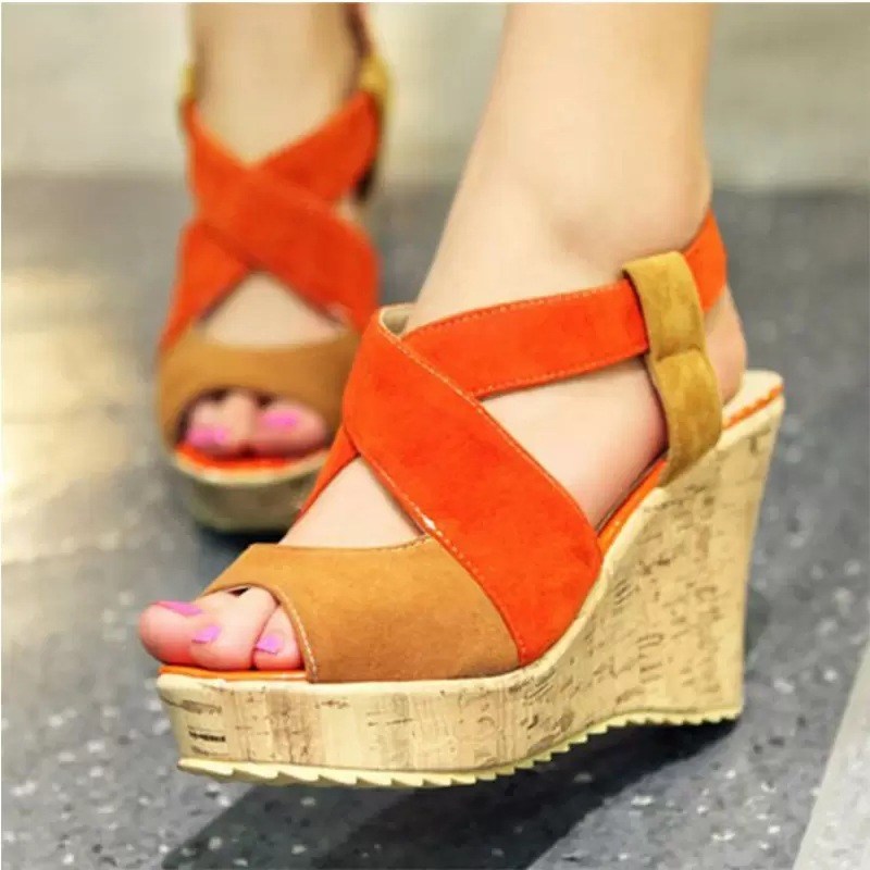 Sandalia de cuña con tiras cruzadas y plataforma efecto corcho (imagen de) Sandalia de cuña con tiras cruzadas y plataforma efecto corcho