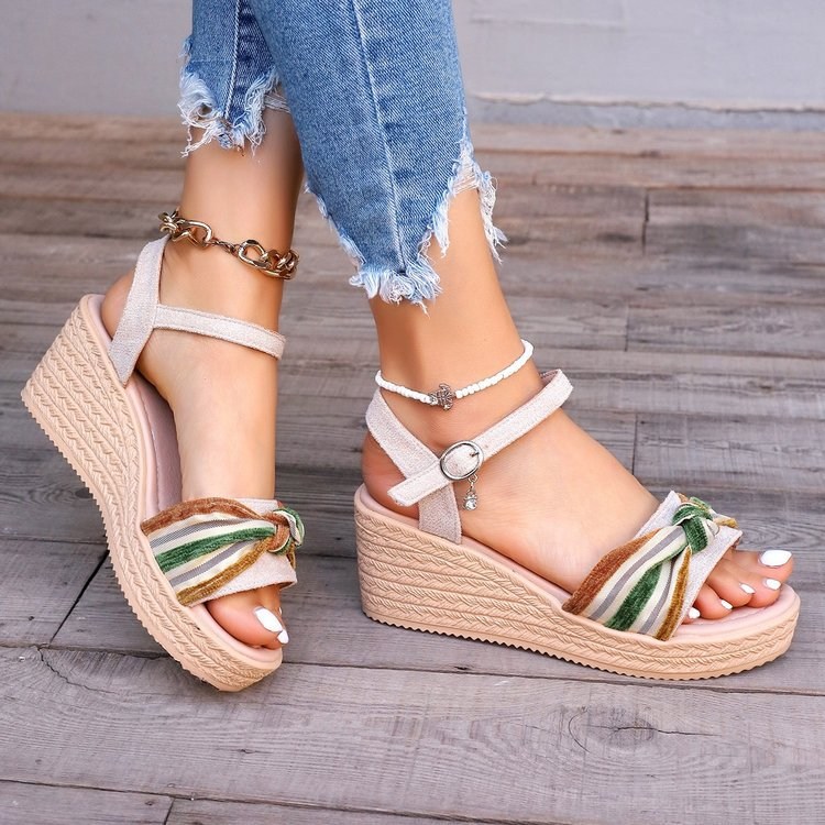 (image for) Light platform sandal with mixed straps for summer-ready styling