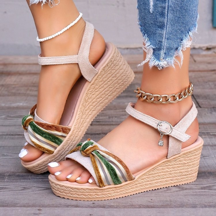 (image for) Light platform sandal with mixed straps for summer-ready styling