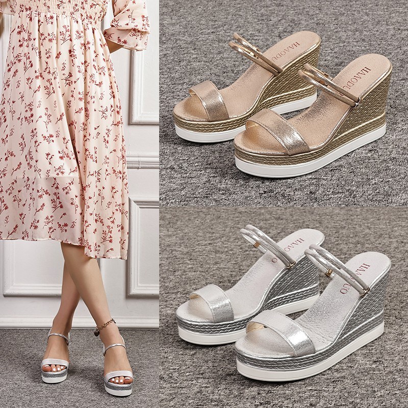 (image for) High wedge sandal with glossy finish and light platform