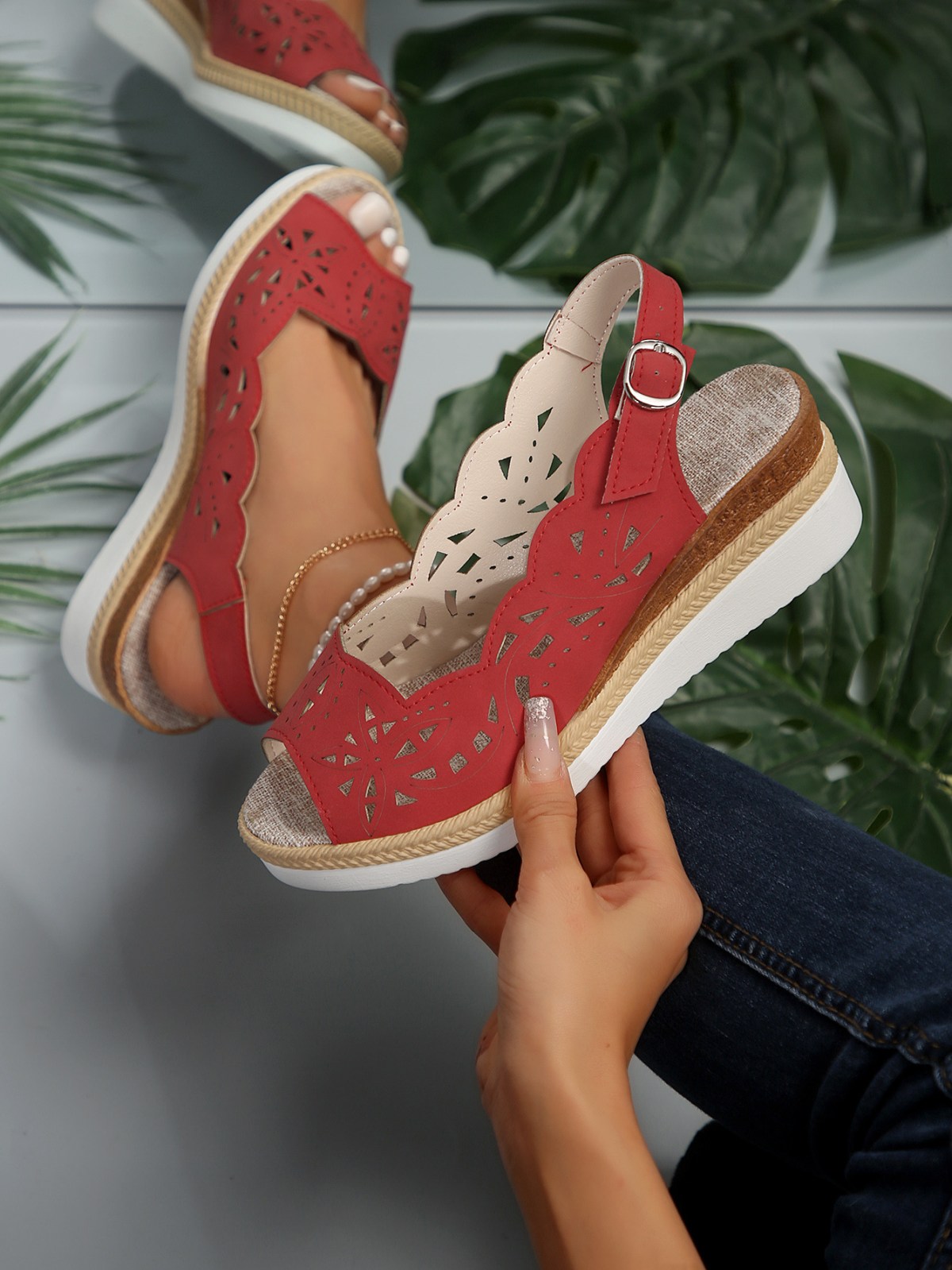 (image for) Cut-out wedge mule with closed toe and lightweight feel