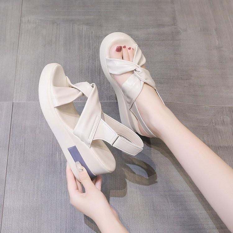 (image for) Urban platform sandal with wide crossover straps