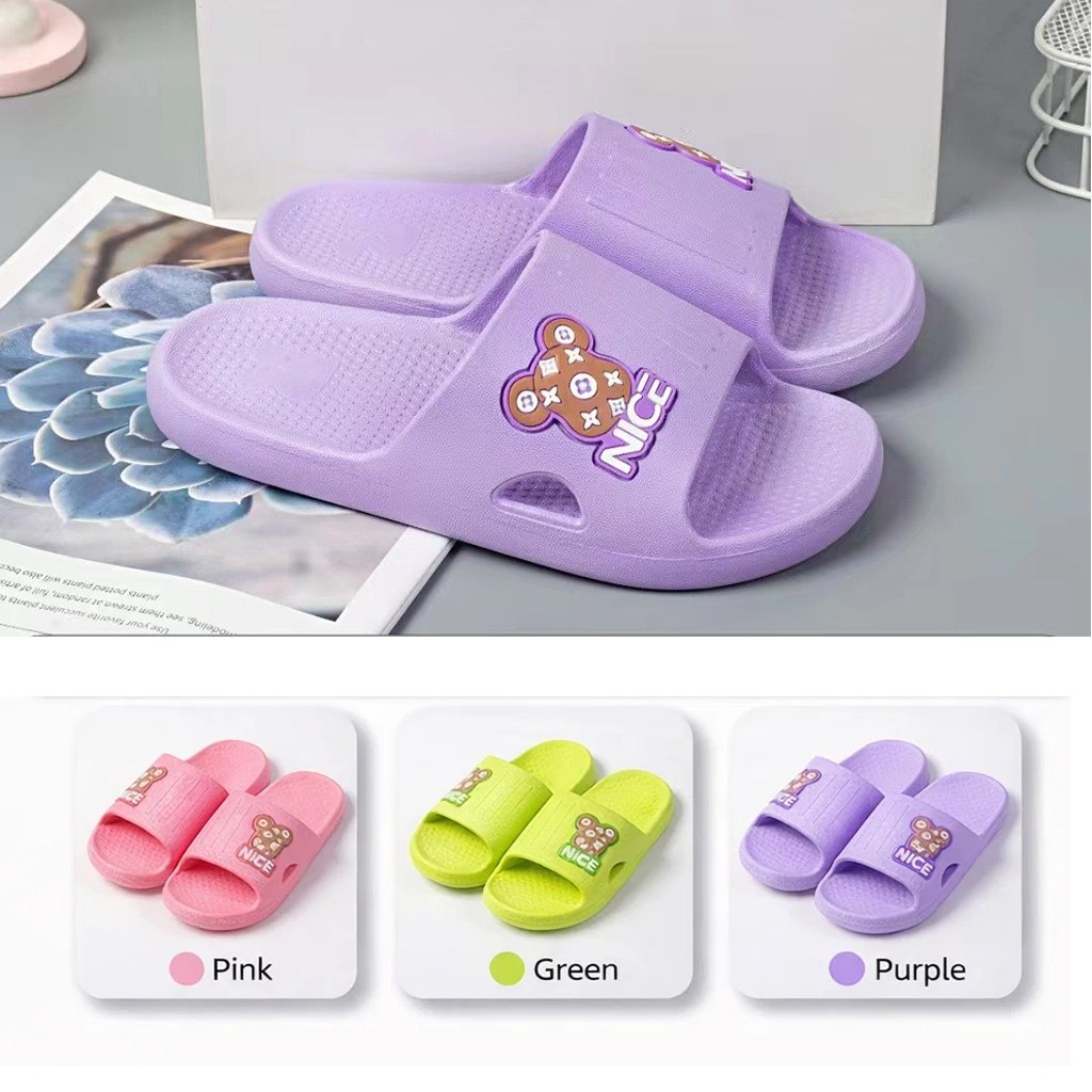 Sandalia tipo chancla con banda ancha y…