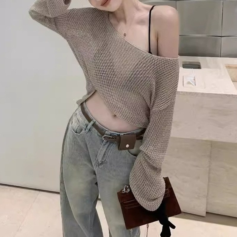 (image for) Open-Knit Off-Shoulder Sweater with Asymmetric Hem