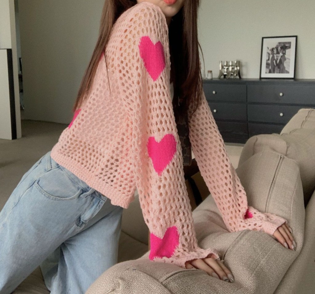 (image for) Open-knit cardigan with heart motif
