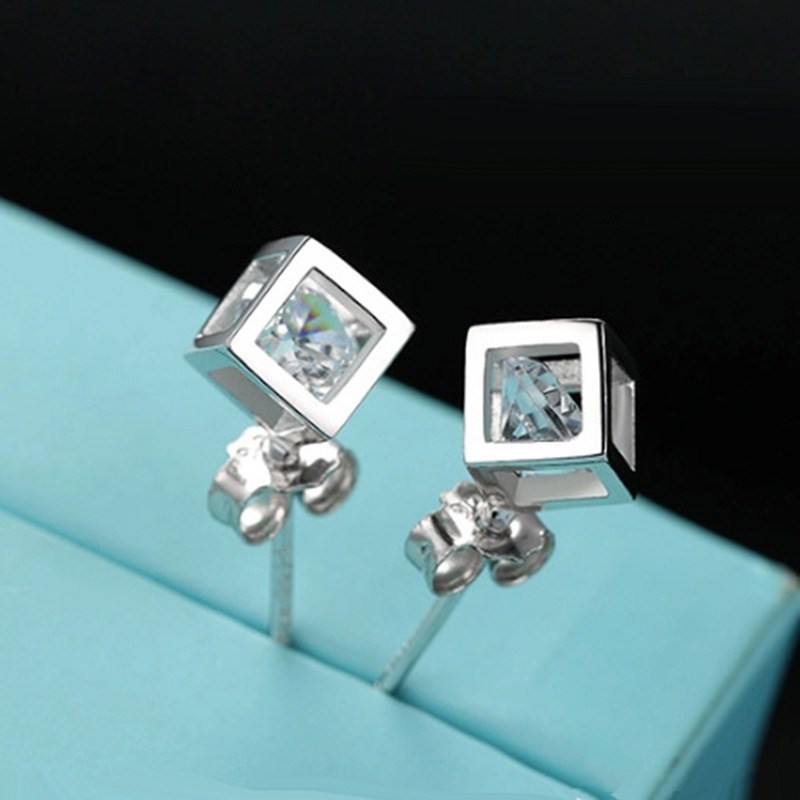 Pendientes de zirconia botón cubo acabado plateado (imagen de) Pendientes de zirconia botón cubo acabado plateado